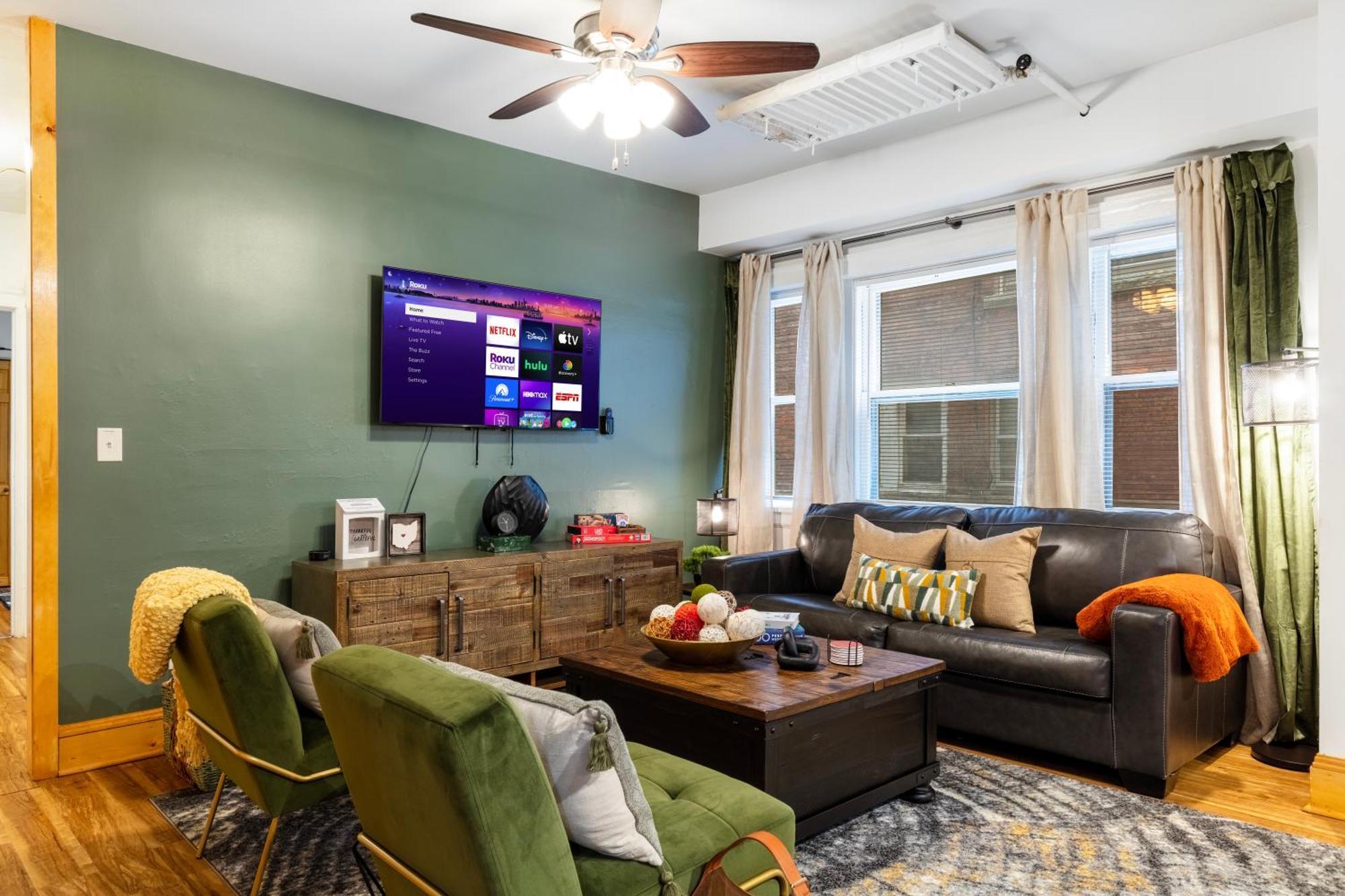 Modern Century Loft At The Pillars